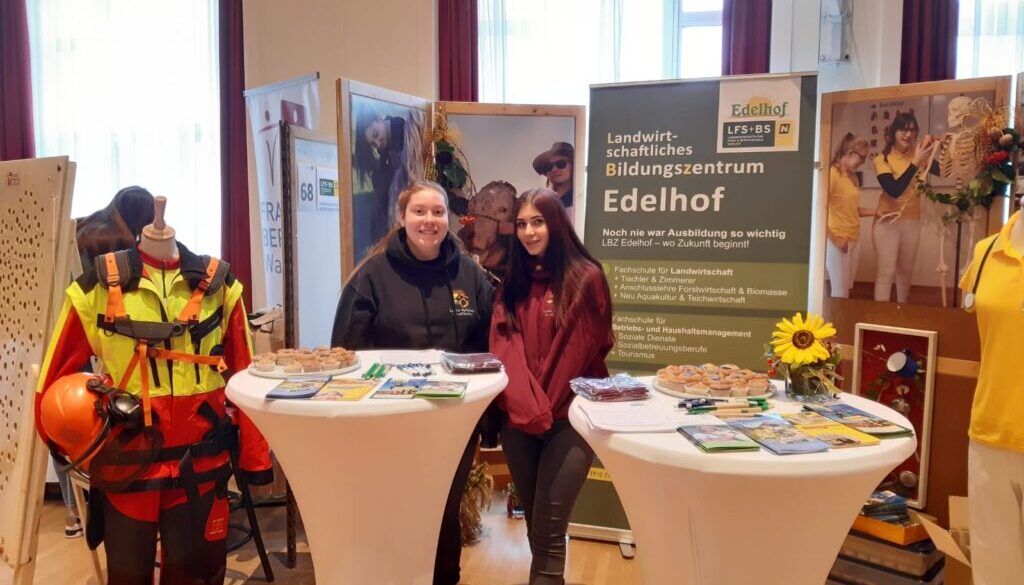 Fachschülerinnen informierten bei der Waldviertler Jobmesse 2022 über unsere Ausbildung