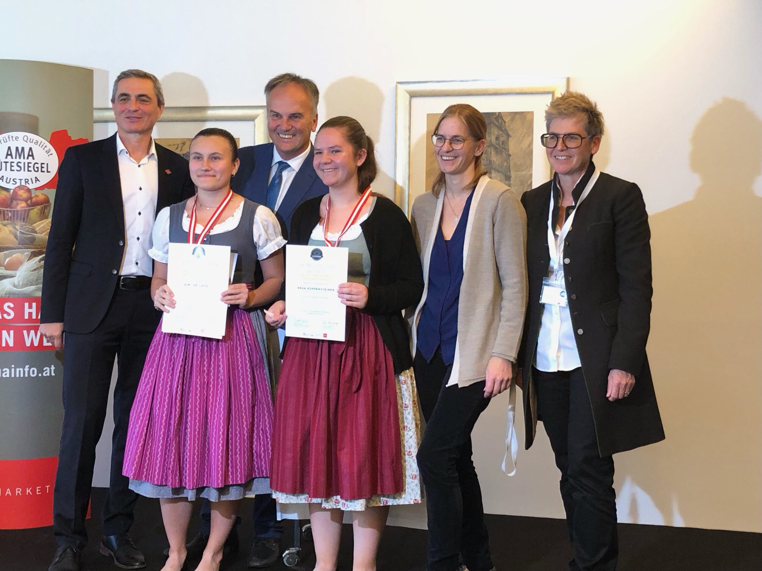 Foto von links nach rechts: Dr. DI Peter Hamedinger; Schülerin Simone Lang, Dipl.-Päd. Otmar Stellner; Schülerin Anja Koppensteiner, Mag. Dorith Knitel; Dipl.-Päd. Tanja Wieser MA BEd.