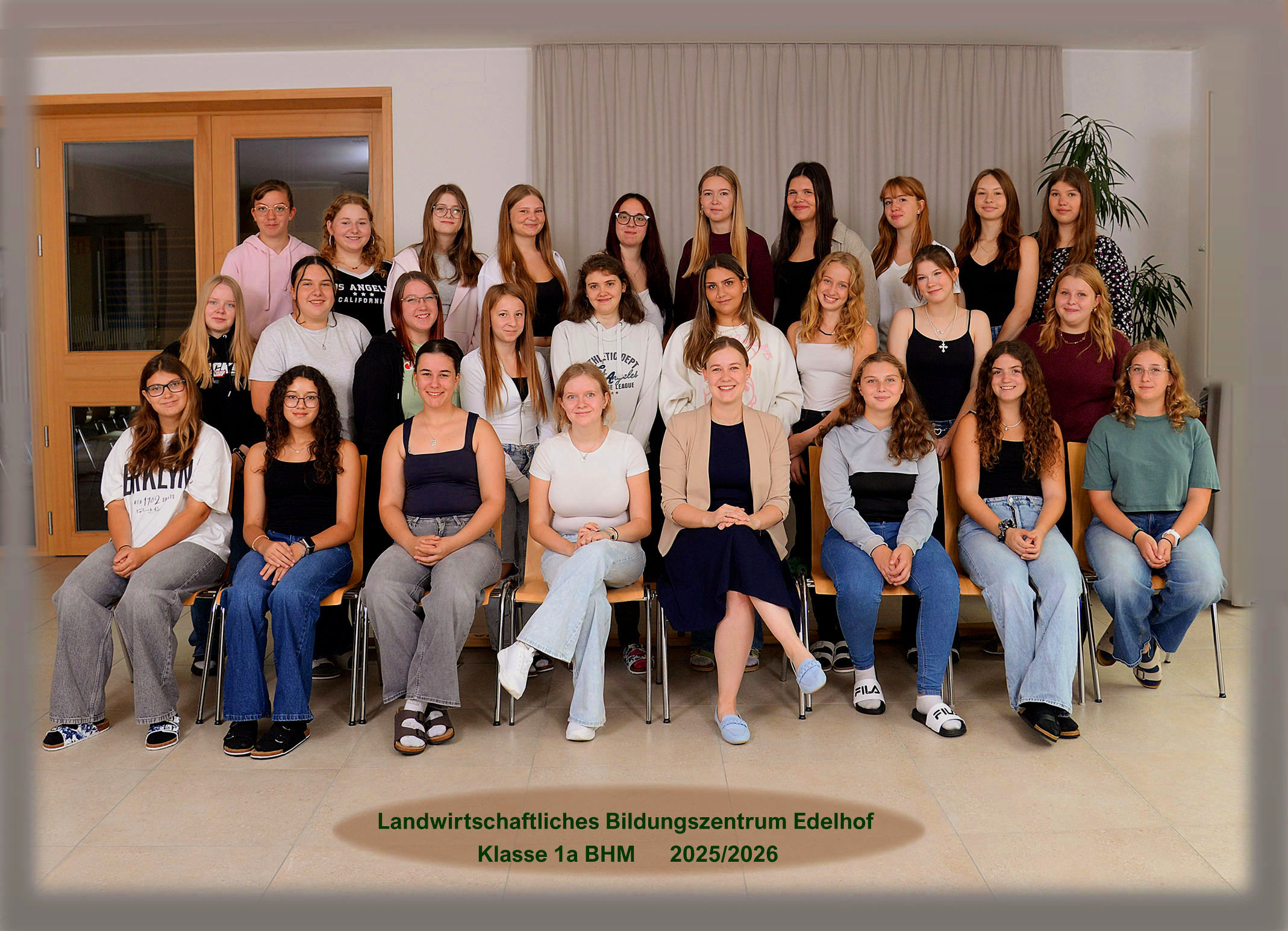 Klassenfoto 1a BHM, SJ 2025/2026 Klassenvorständin: Anja Fuchs