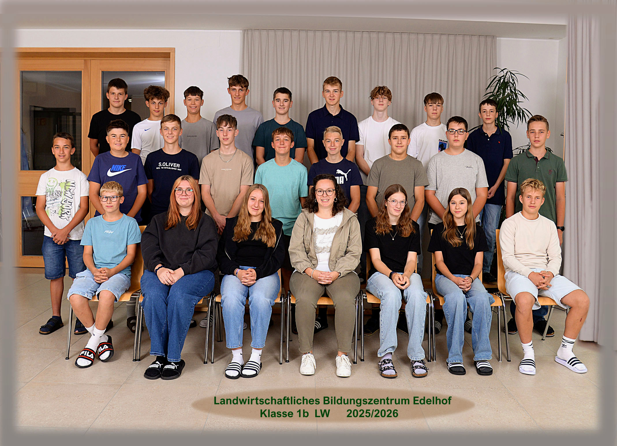 Klassenvorständin: Theresa Holzweber