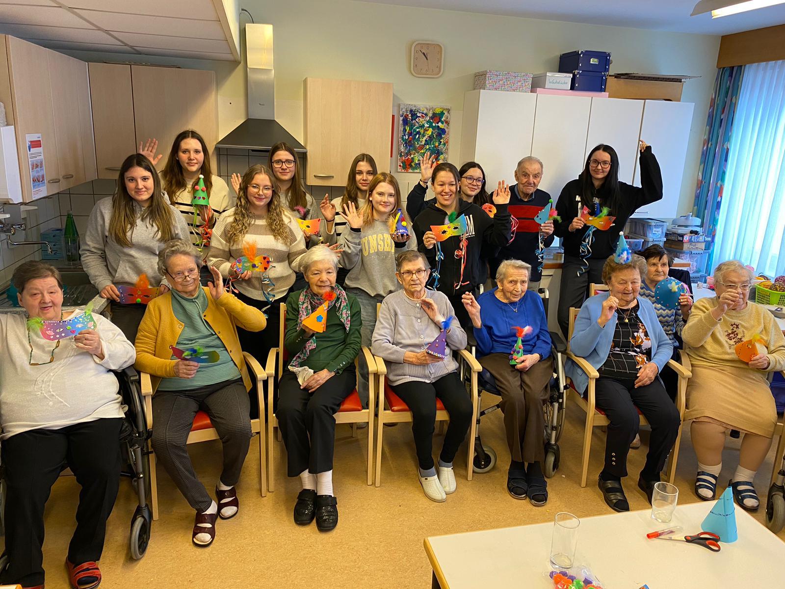 1:1 Betreuung im PBZ Frohsinn Zwettl zum Thema Fasching