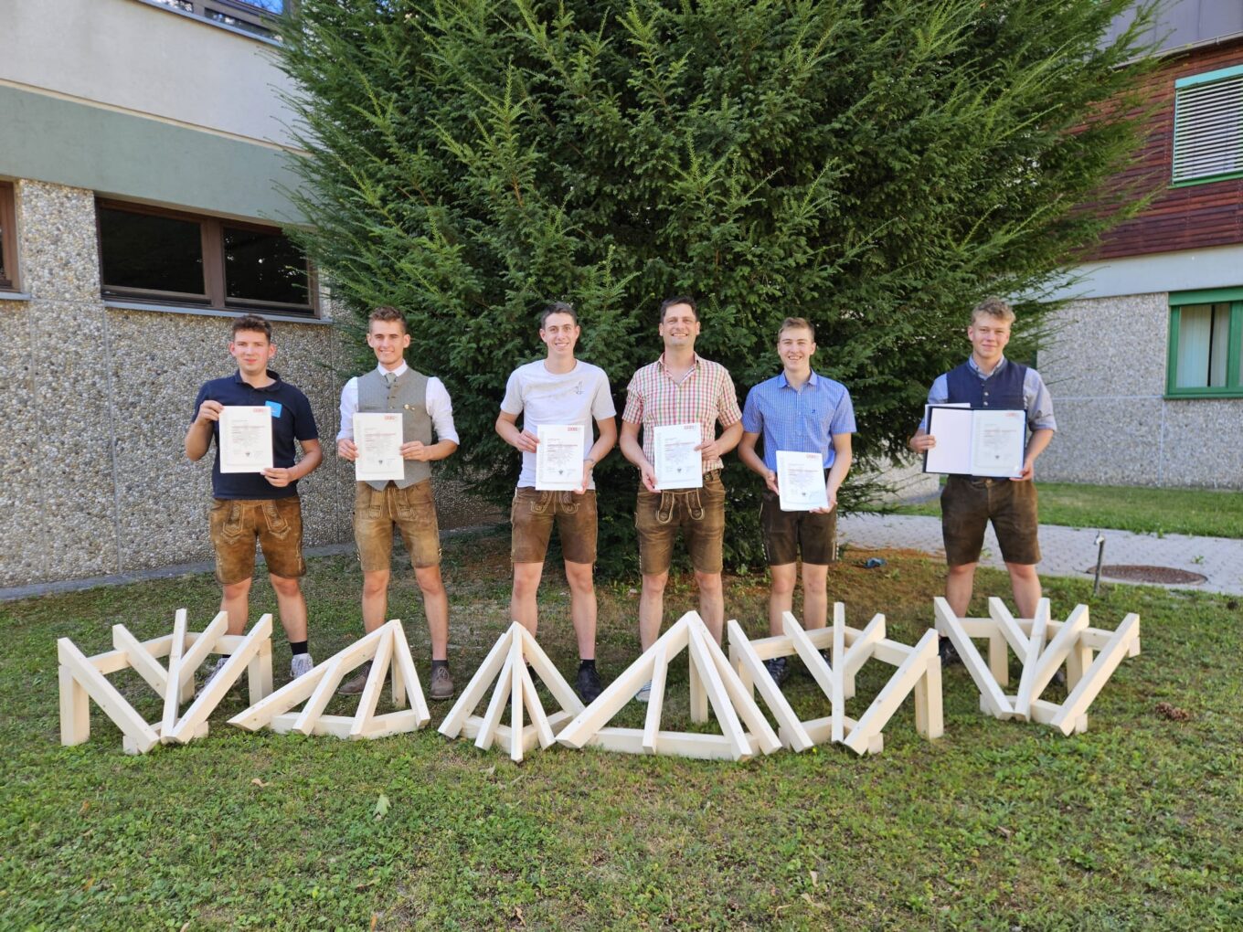 Gratulation an unsere neuen Zimmerer-Facharbeiter!