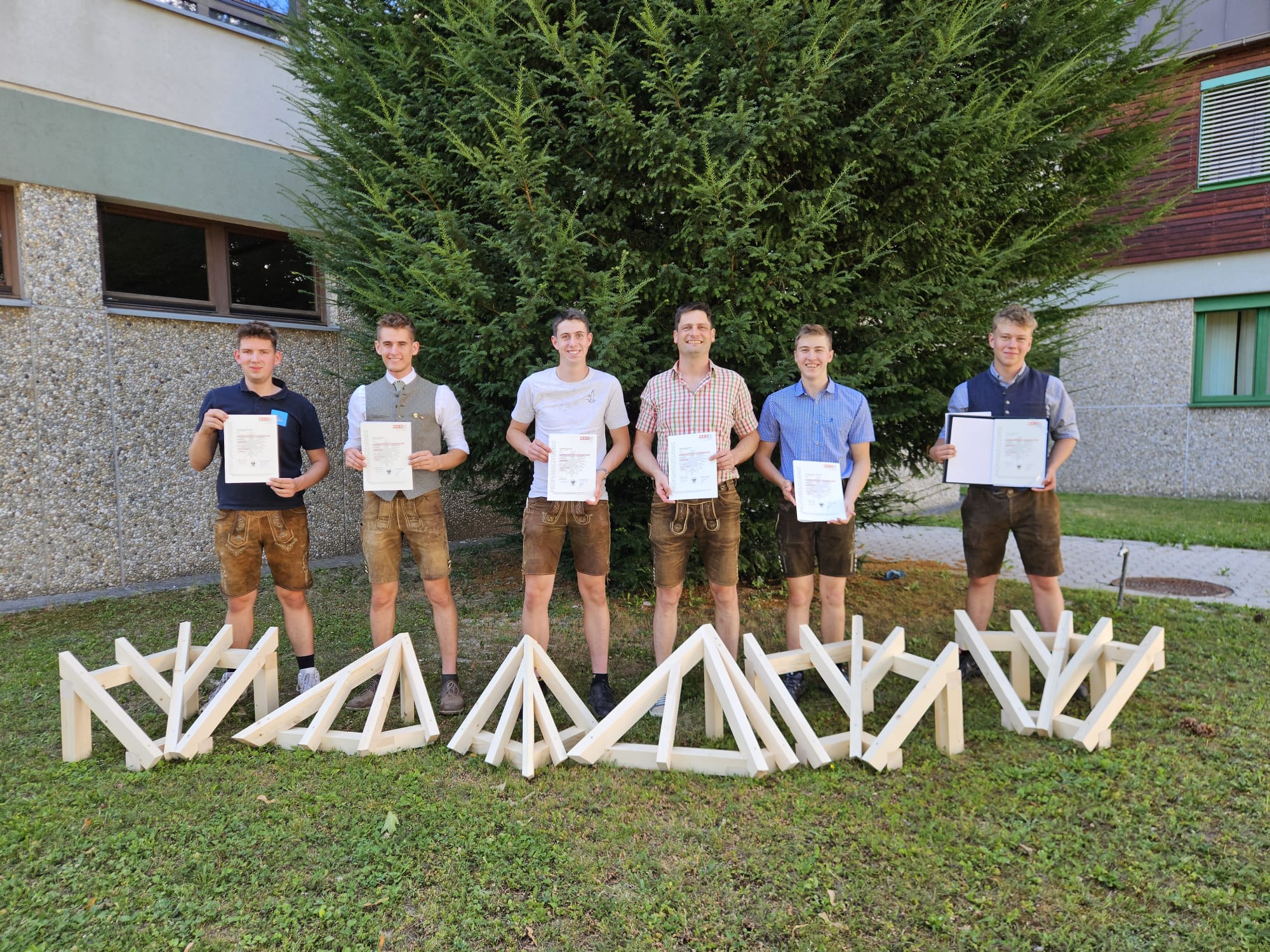 Gratulation an unsere neuen Zimmerer-Facharbeiter!